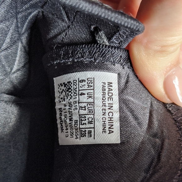 Black Reebok tennis shoes - Picture 4 of 4